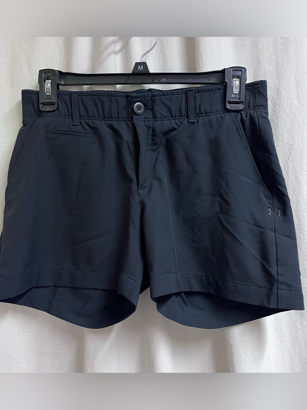 Under Armour Womens Black HeatGear Golf Shorts Size 4 Fitted Performance Active
